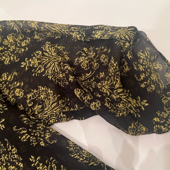 AGB  LARGE  SHEER  BLACK AND LIME GREEN PRINTED BLOUSE. LONG SLEEVES - Picture 8 of 11